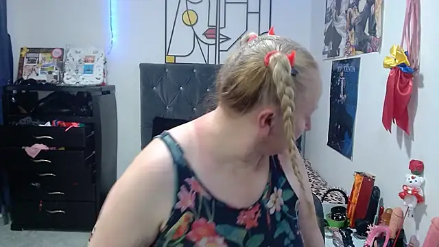 Snapshot of emperabigbootybigass chatting on 05-11-26, 02:45 emperabigbootybigass online show from 05-11-26, 02:45