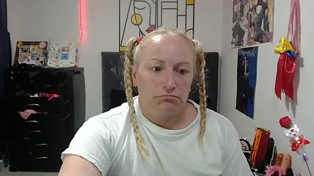 Snapshot of emperabigbootybigass chatting on 05-11-26, 04:04 emperabigbootybigass online show from 05-11-26, 04:04