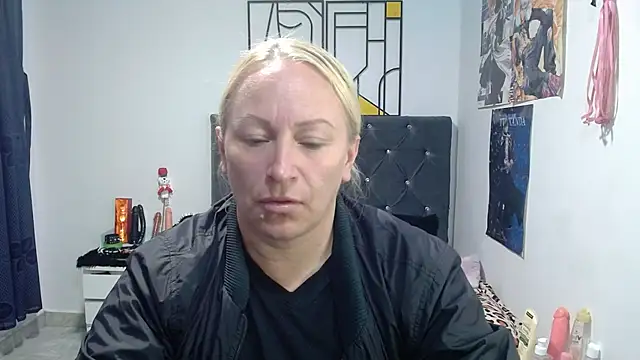 Snapshot of emperabigbootybigass chatting on 05-19-26, 12:22 emperabigbootybigass online show from 05-19-26, 12:22