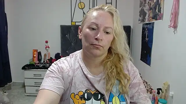 Snapshot of emperabigbootybigass chatting on 05-21-26, 06:04 emperabigbootybigass online show from 05-21-26, 06:04