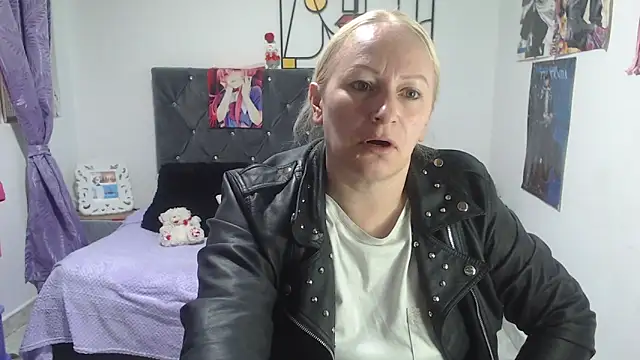 Snapshot of emperabigbootybigass chatting on 06-04-26, 12:33 emperabigbootybigass online show from 06-04-26, 12:33