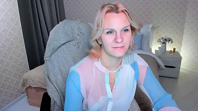 Louisa Bay online show from 12-13-24, 07:47