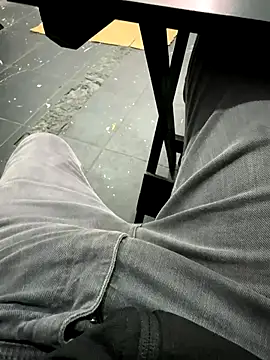 Snapshot of Farias8837 chatting on 10-30-25, 05:24 Farias8837 online show from 10-30-25, 05:24