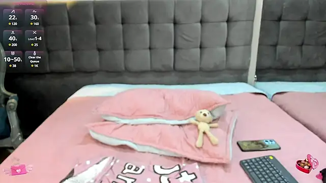 Snapshot of MadameDamn chatting on 01-07-25, 03:23 MadameDamn online show from 01-07-25, 03:23