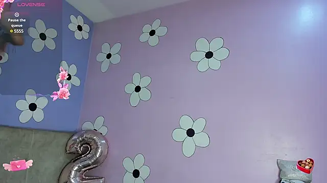 Snapshot of MadameDamn chatting on 01-13-25, 03:36 MadameDamn online show from 01-13-25, 03:36