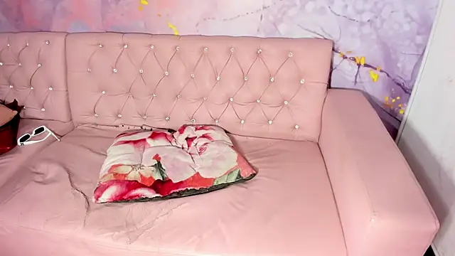 Living room online show from 02-21-25, 06:18