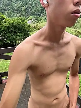 Snapshot of Benson18y chatting on 06-25-26, 05:23 Benson18y online show from 06-25-26, 05:23