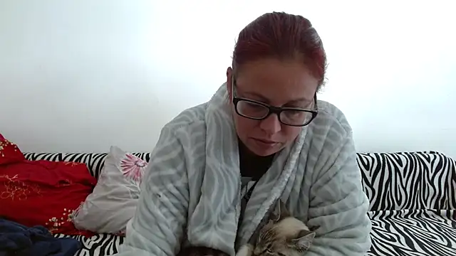 LadyHellene online show from 09-28-25, 07:47