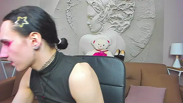 Snapshot of FillDammon chatting on 01-19-25, 10:06 FillDammon online show from 01-19-25, 10:06