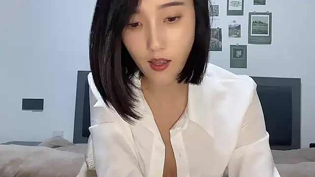 Snapshot of Arrebo1 chatting on 12-18-24, 01:02 Arrebo1 online show from 12-18-24, 01:02