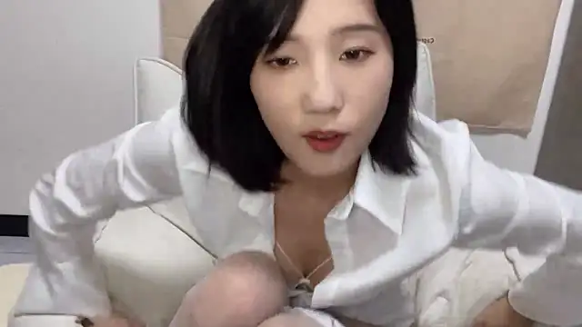 Snapshot of Arrebo1 chatting on 12-23-24, 03:44 Arrebo1 online show from 12-23-24, 03:44