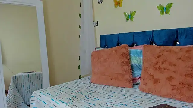 cristalwalker   online show from 02-04-25, 12:44