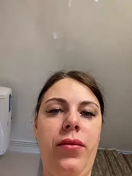 Lola Hale online show from 11-18-25, 05:34