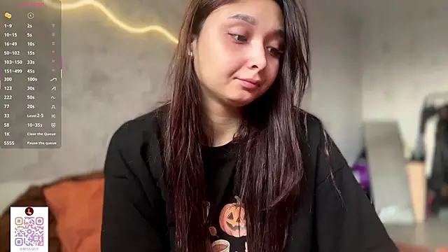 Snapshot of UdeleBarns chatting on 10-24-25, 06:32 UdeleBarns online show from 10-24-25, 06:32