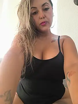 Snapshot of shanon_love3 chatting on 01-08-26, 06:43 shanon love3 online show from 01-08-26, 06:43