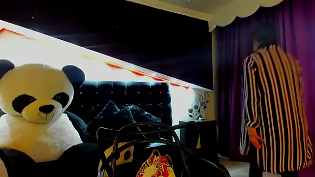 Coral Gibson online show from 02-08-25, 10:18