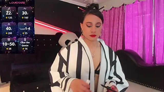 Coral Gibson online show from 11-03-25, 01:23