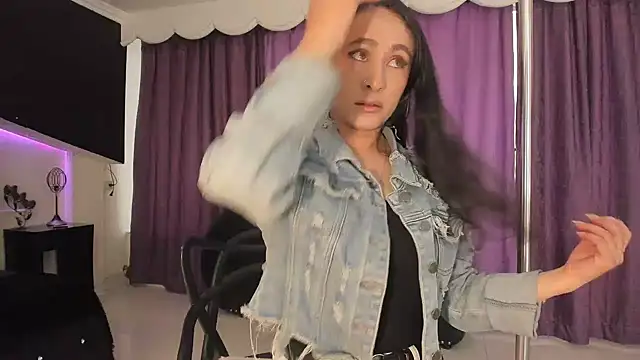 Coral Gibson online show from 03-18-26, 12:52