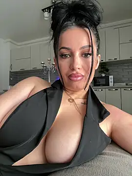 Snapshot of melissablack chatting on 01-13-26, 08:19 melissablack online show from 01-13-26, 08:19