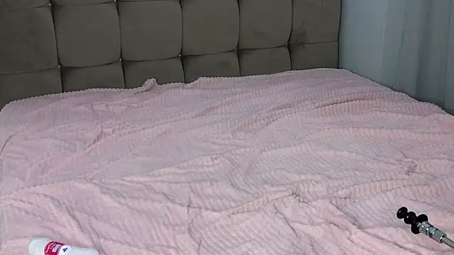 Snapshot of magnificent_angel chatting on 02-19-25, 10:31 magnificent angel online show from 02-19-25, 10:31
