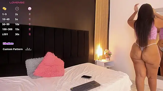 sweetsofia18 online show from 10-11-25, 11:14