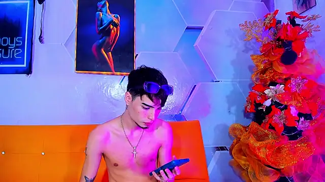 little alex01 online show from 12-05-24, 03:06