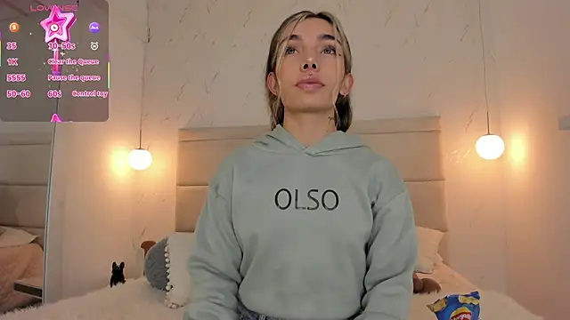 Snapshot of Mollymoon1 chatting on 11-23-25, 08:08 Mollymoon1 online show from 11-23-25, 08:08