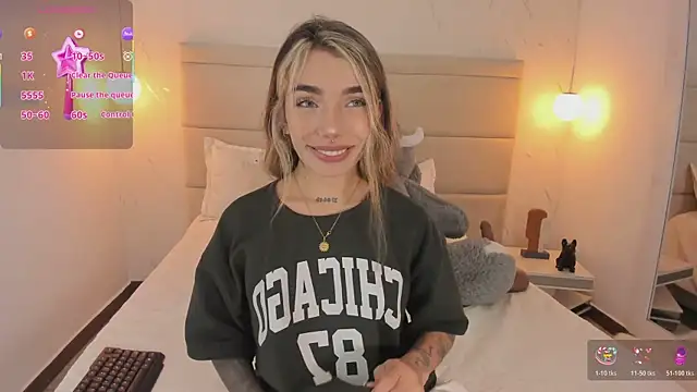 Snapshot of Mollymoon1 chatting on 11-28-25, 08:22 Mollymoon1 online show from 11-28-25, 08:22