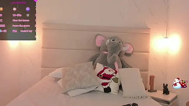 Snapshot of Mollymoon1 chatting on 12-20-25, 05:20 Mollymoon1 online show from 12-20-25, 05:20