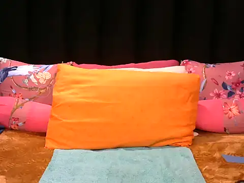 Pearl 00 online show from 05-28-26, 02:53