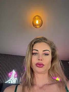 Snapshot of MilaMaaay chatting on 06-16-26, 05:37 MilaMaaay online show from 06-16-26, 05:37
