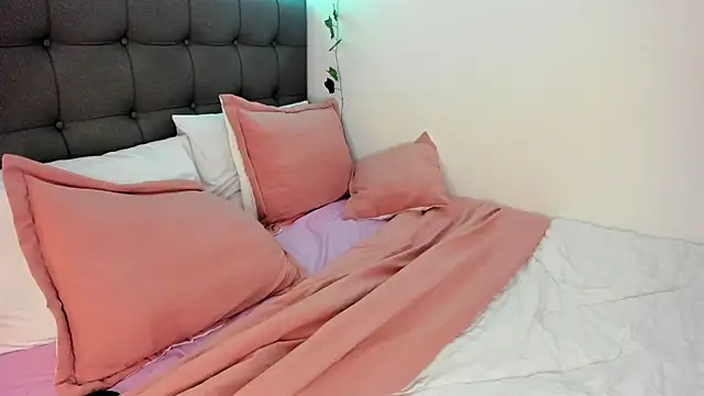 charlotte james0 online show from 02-24-25, 01:35