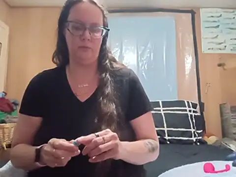 Snapshot of TheGoldenLotus chatting on 05-29-26, 06:44 TheGoldenLotus online show from 05-29-26, 06:44