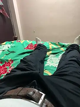 Snapshot of desiduzz21 chatting on 10-15-25, 03:45 desiduzz21 online show from 10-15-25, 03:45