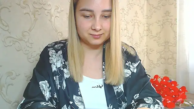 Snapshot of DolphinDreams chatting on 06-06-26, 12:32 DolphinDreams online show from 06-06-26, 12:32