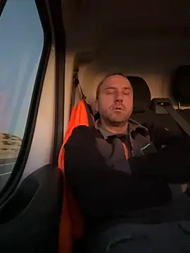 Snapshot of Lecatore80 chatting on 11-27-25, 04:09 Lecatore80 online show from 11-27-25, 04:09