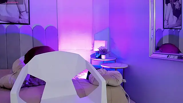 Lucy Williiams online show from 02-05-25, 06:46