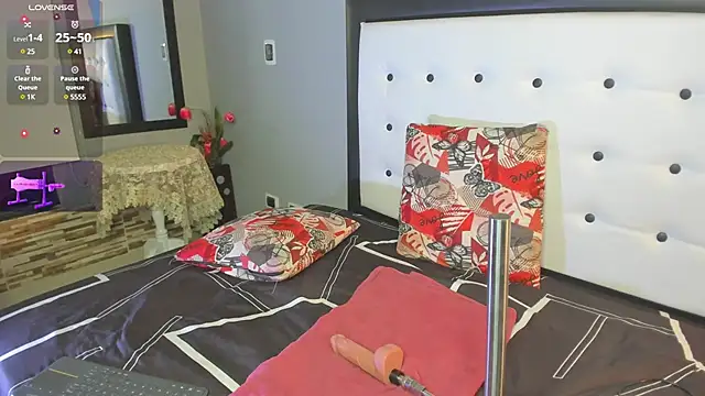 valeria hurtado online show from 02-18-25, 01:54