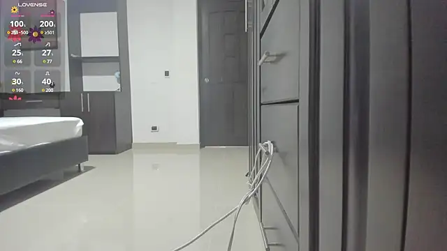 valeria hurtado online show from 02-28-25, 03:15