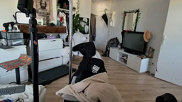 CeriseLapine online show from 11-20-25, 02:50