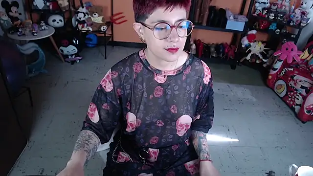 Snapshot of MissMiia2 chatting on 05-15-26, 02:13 MissMiia2 online show from 05-15-26, 02:13