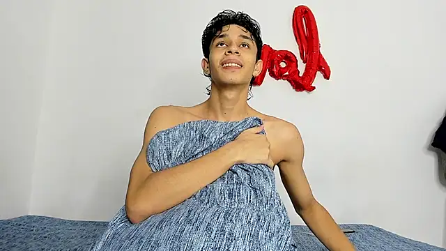 Snapshot of evanscollins chatting on 10-04-25, 06:11 evanscollins online show from 10-04-25, 06:11