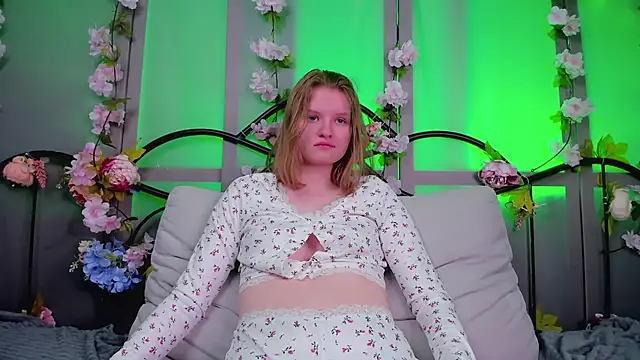 Snapshot of LilianSwall chatting on 02-01-25, 04:54 LilianSwall online show from 02-01-25, 04:54