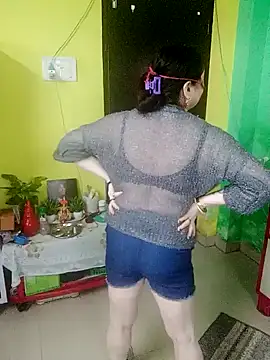 Snapshot of Raja_Ranii chatting on 01-25-25, 06:23 Raja Ranii online show from 01-25-25, 06:23