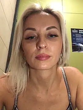 Diamond Bunny  online show from 01-13-25, 06:05