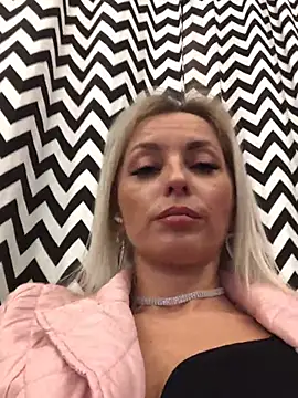 Diamond Bunny  online show from 01-26-25, 05:02