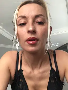 Diamond Bunny  online show from 02-04-25, 09:49