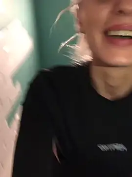 Diamond Bunny  online show from 02-04-25, 05:34