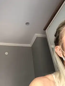 Diamond Bunny  online show from 03-14-25, 09:46