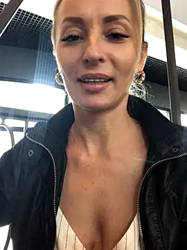 Diamond Bunny  online show from 09-23-25, 04:32